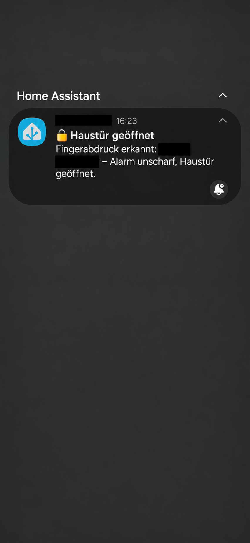 Anonymisierte Home-Assistant-Pushmeldung: Fingerabdruck erkannt, Alarm unscharf, Haustür geöffnet.
